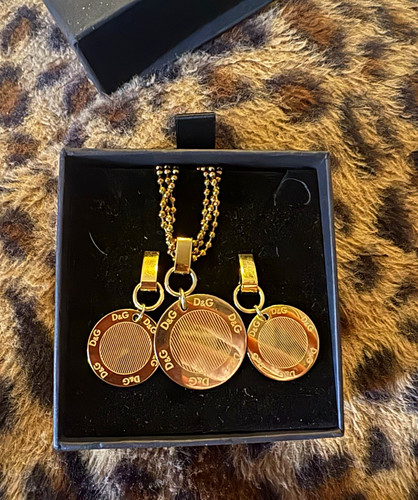 Gold striped medallion - d&g,