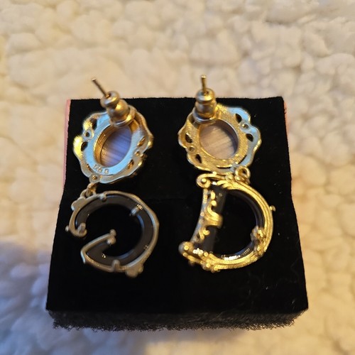 Exquisite dangling - exquisite,